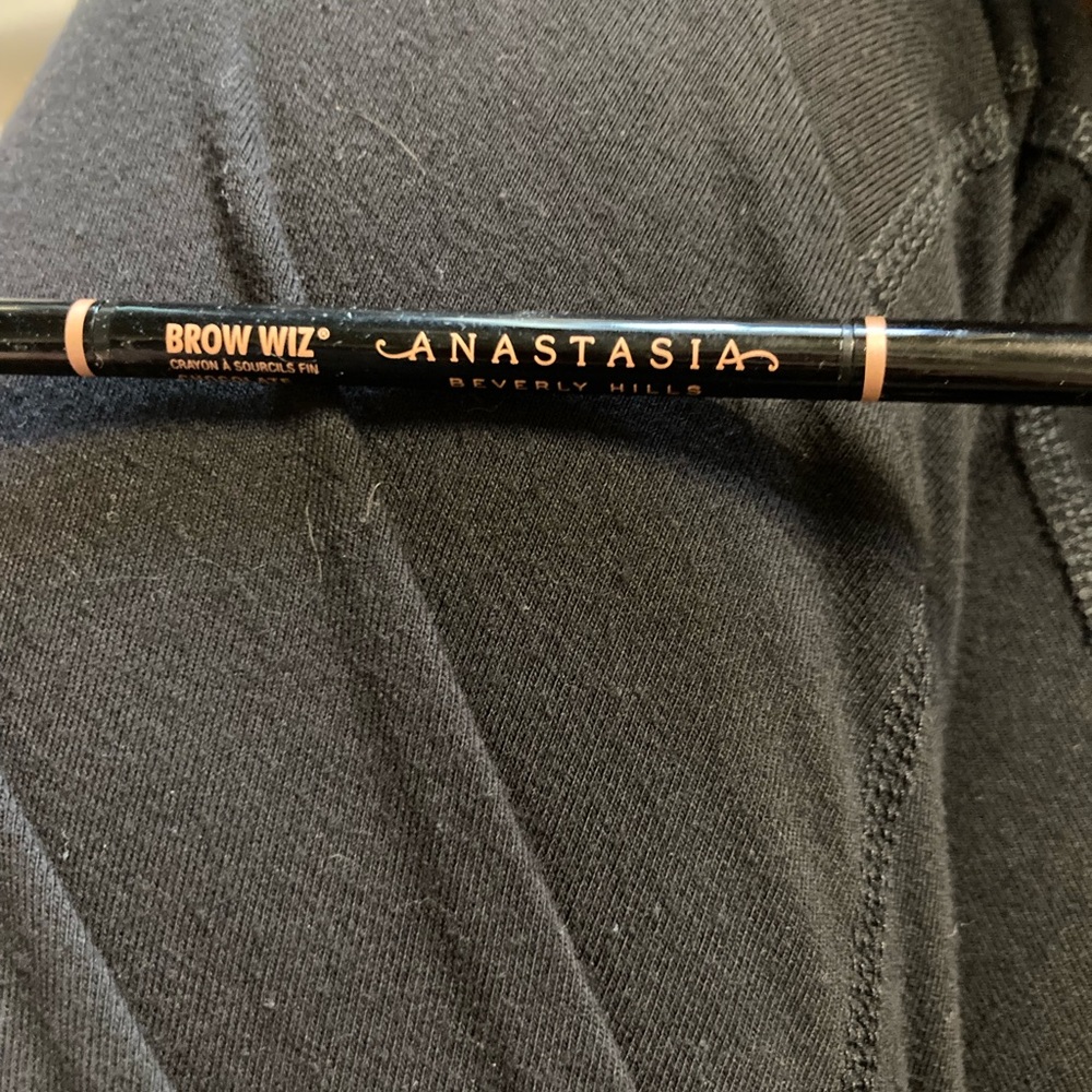 New never used without box Anastasia Brow Wiz pencil in Medium brown